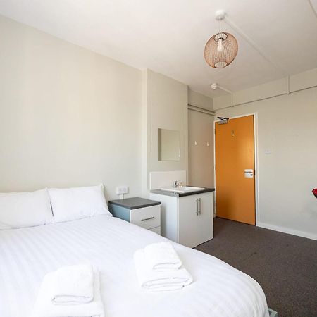 Spacious Room With Shared Facilities Лондон Экстерьер фото