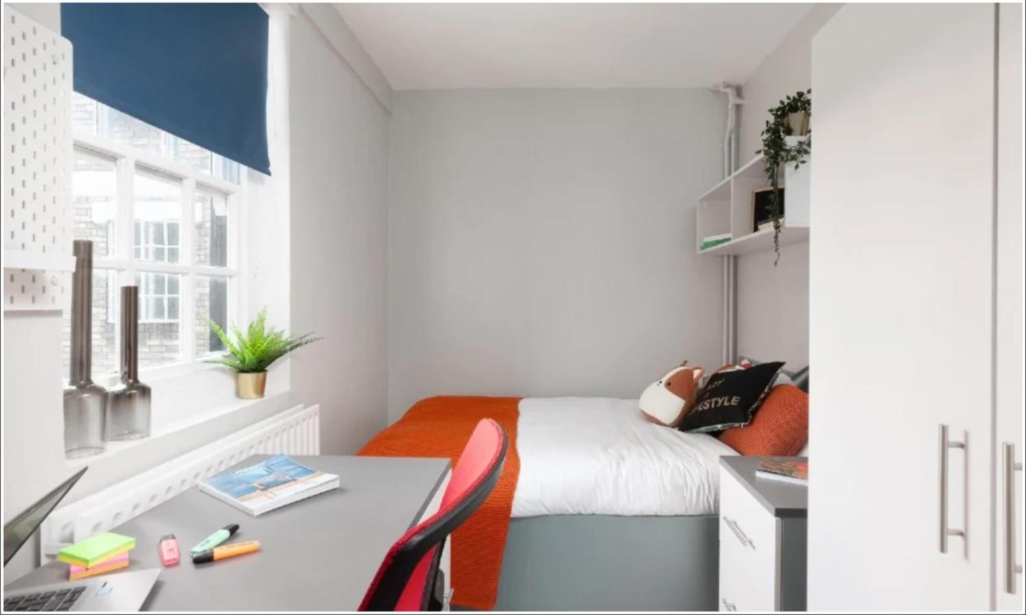 Spacious Room With Shared Facilities Лондон Экстерьер фото