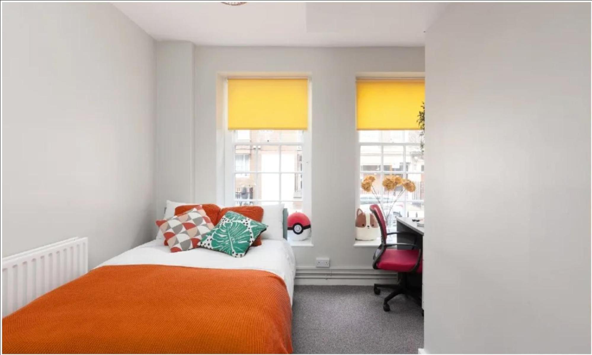 Spacious Room With Shared Facilities Лондон Экстерьер фото