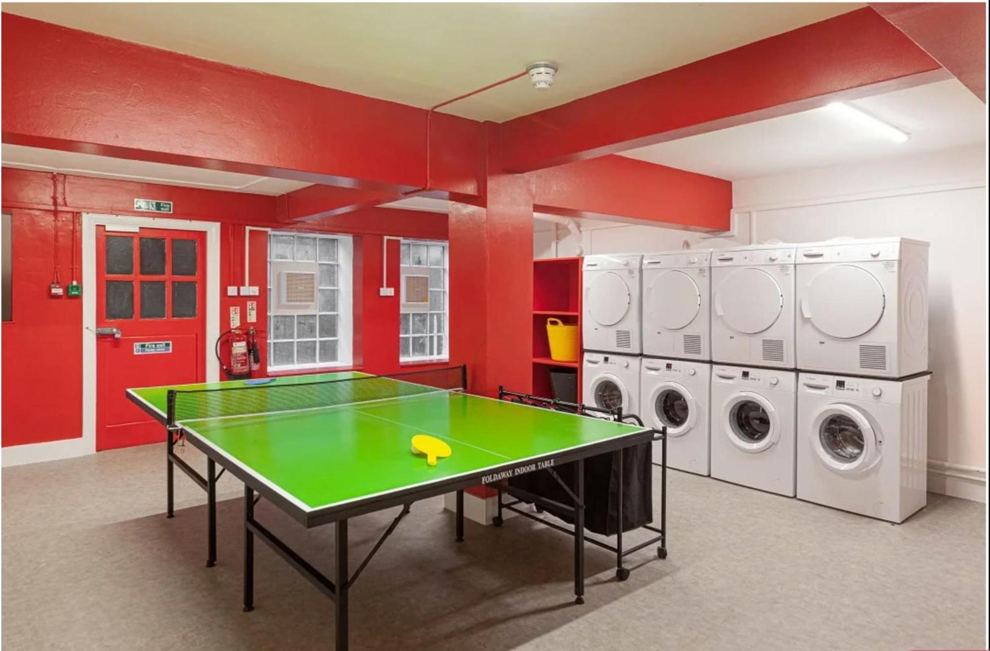 Spacious Room With Shared Facilities Лондон Экстерьер фото