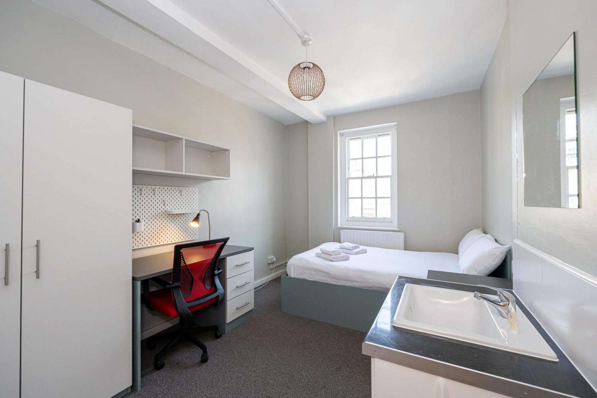 Spacious Room With Shared Facilities Лондон Экстерьер фото