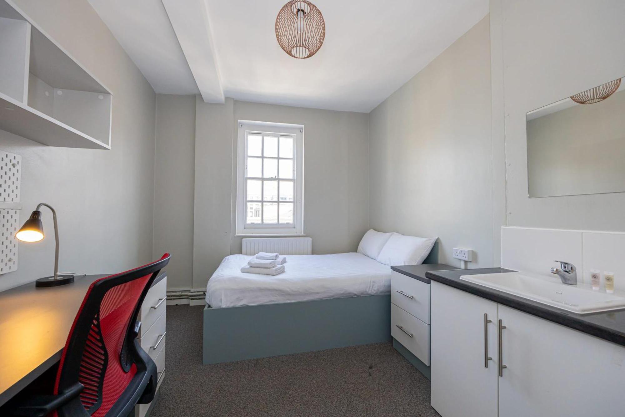 Spacious Room With Shared Facilities Лондон Экстерьер фото