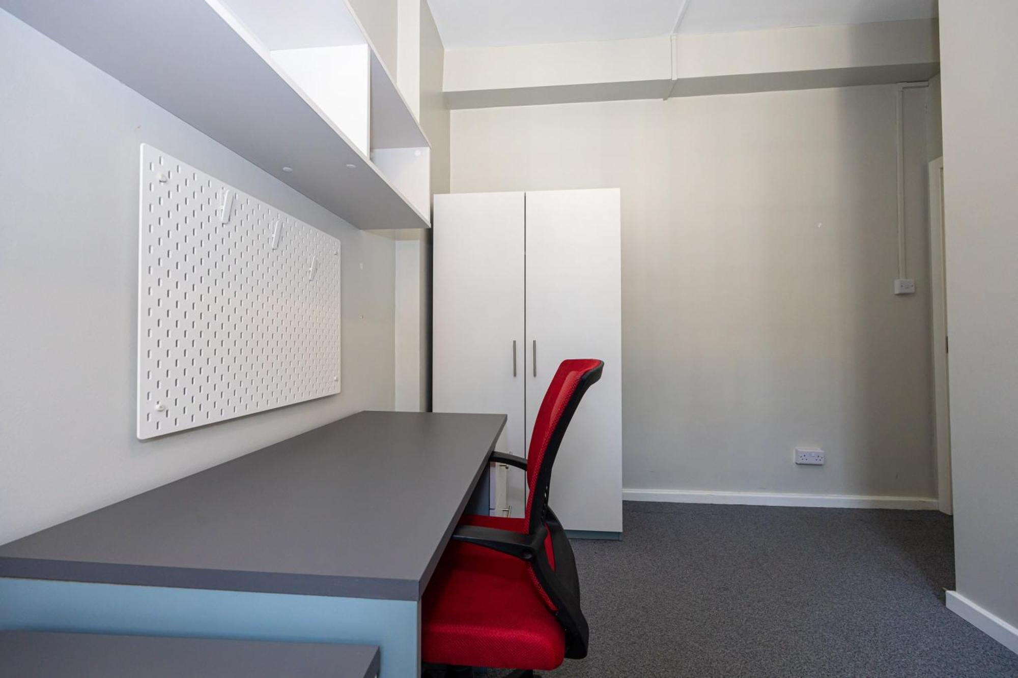 Spacious Room With Shared Facilities Лондон Экстерьер фото