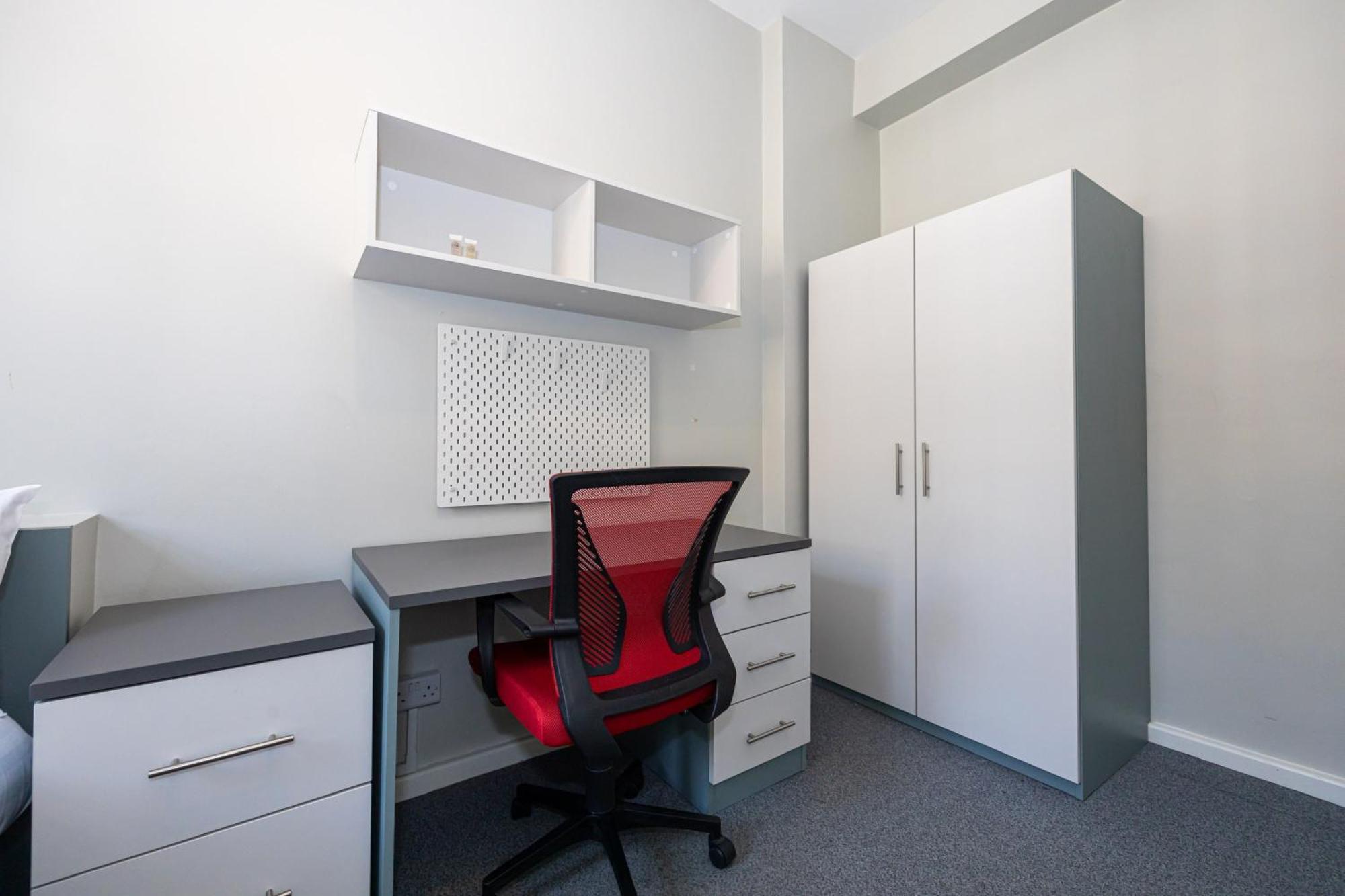 Spacious Room With Shared Facilities Лондон Экстерьер фото