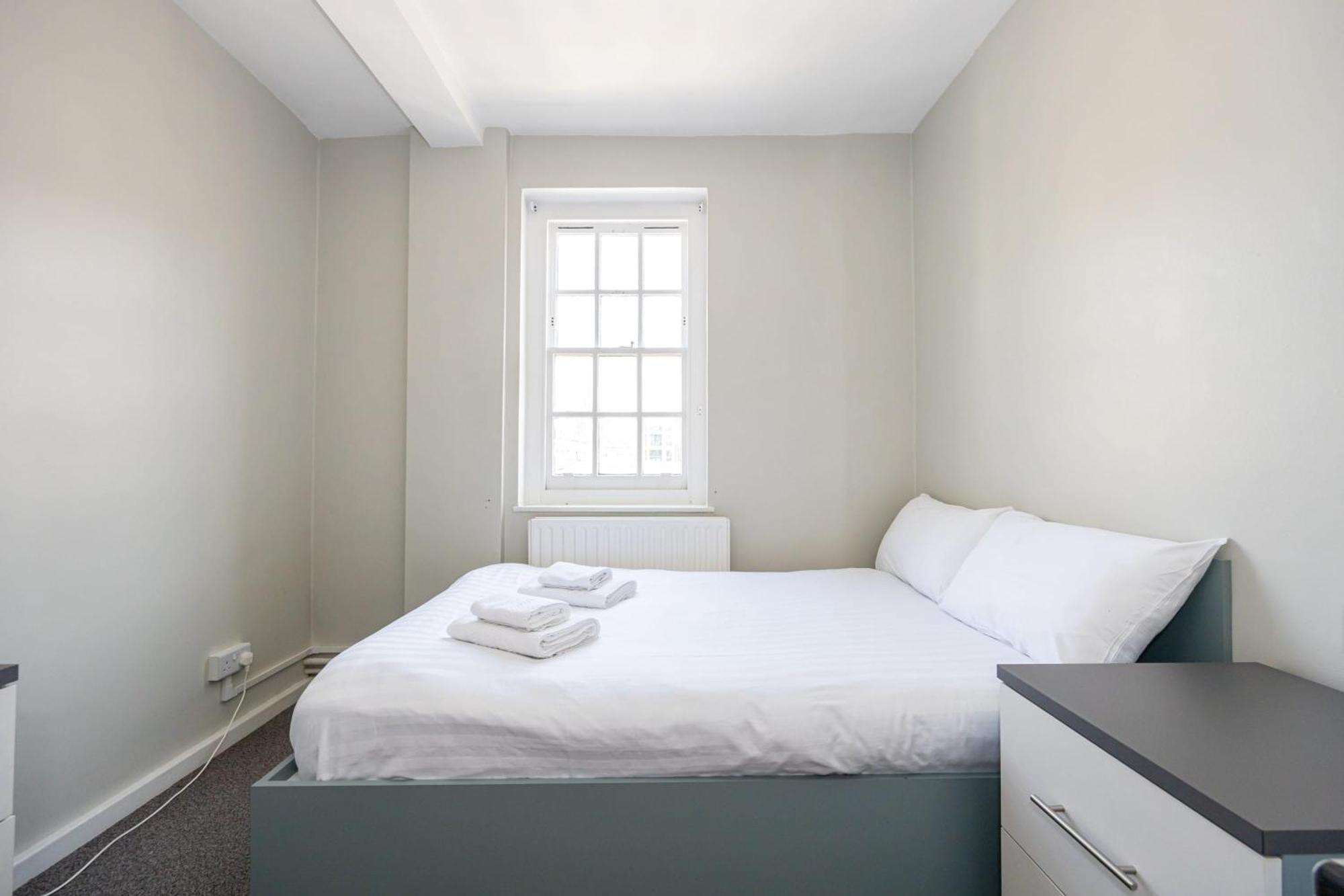 Spacious Room With Shared Facilities Лондон Экстерьер фото