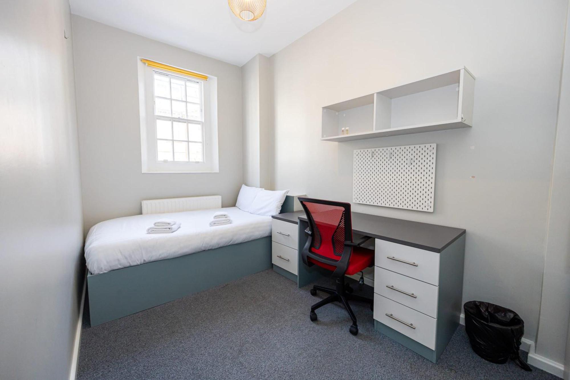 Spacious Room With Shared Facilities Лондон Экстерьер фото