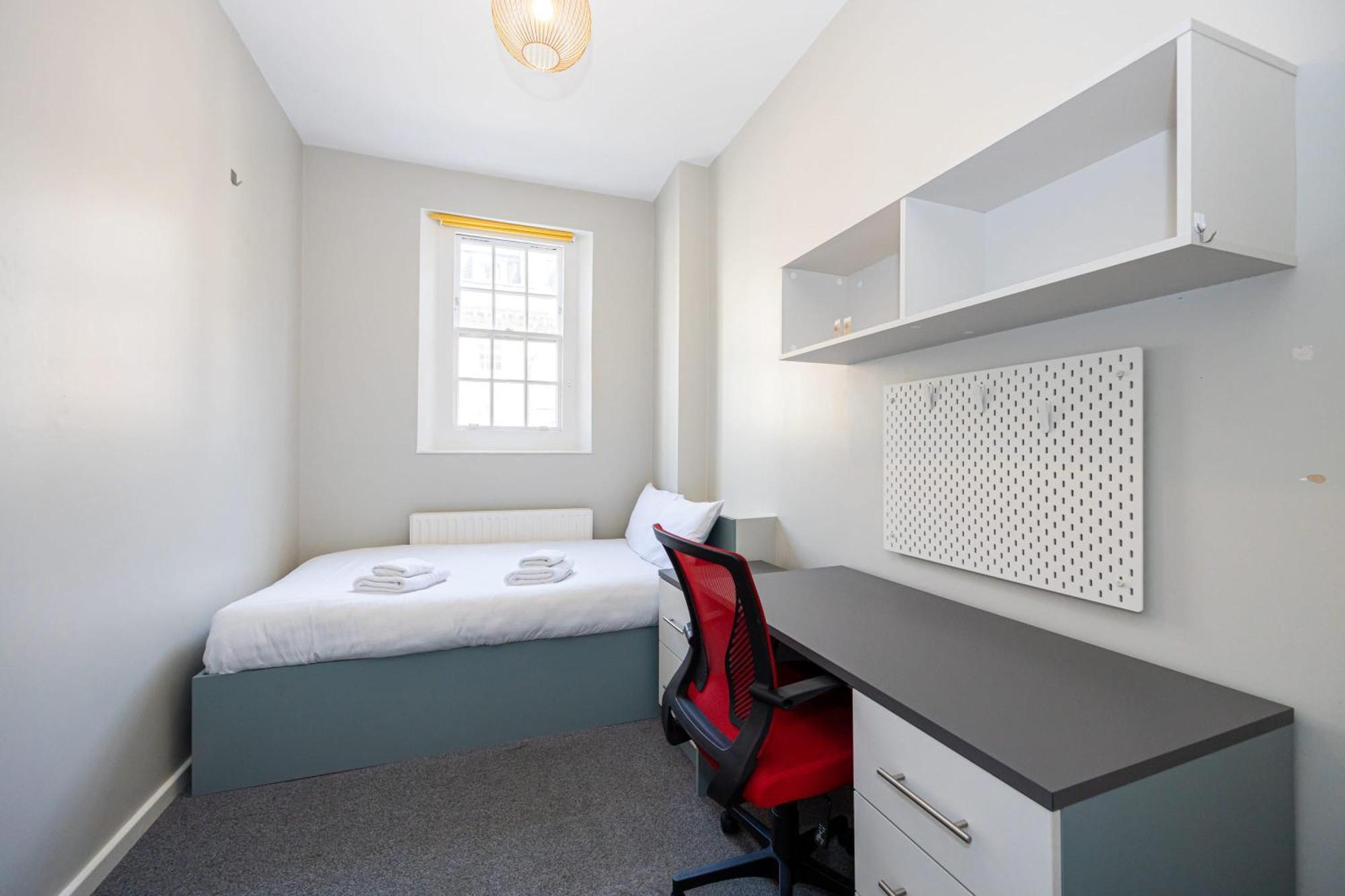 Spacious Room With Shared Facilities Лондон Экстерьер фото