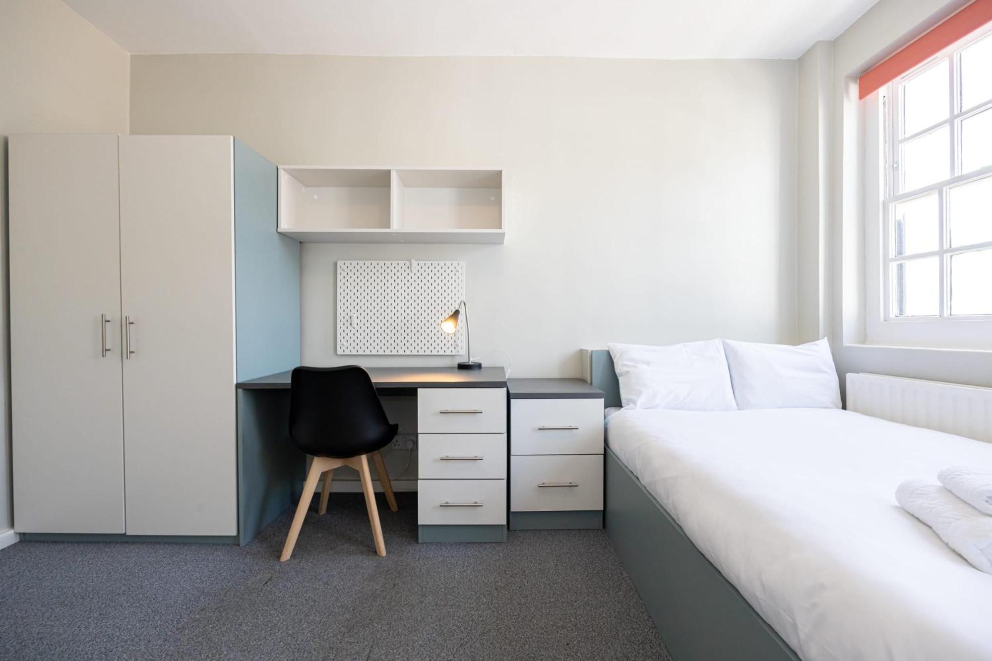 Spacious Room With Shared Facilities Лондон Экстерьер фото