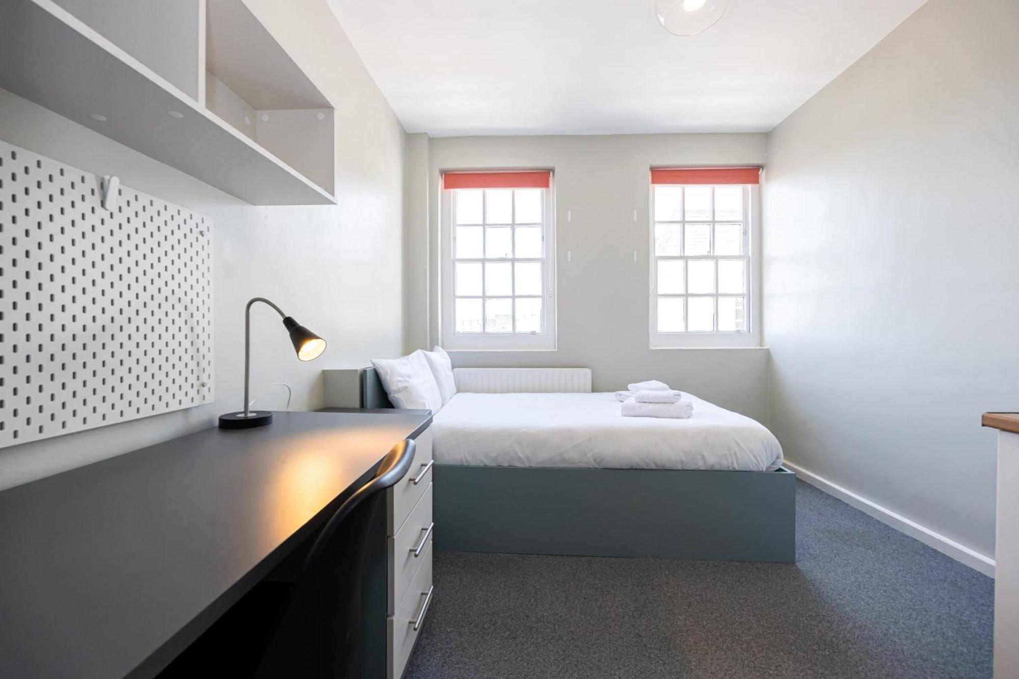 Spacious Room With Shared Facilities Лондон Экстерьер фото