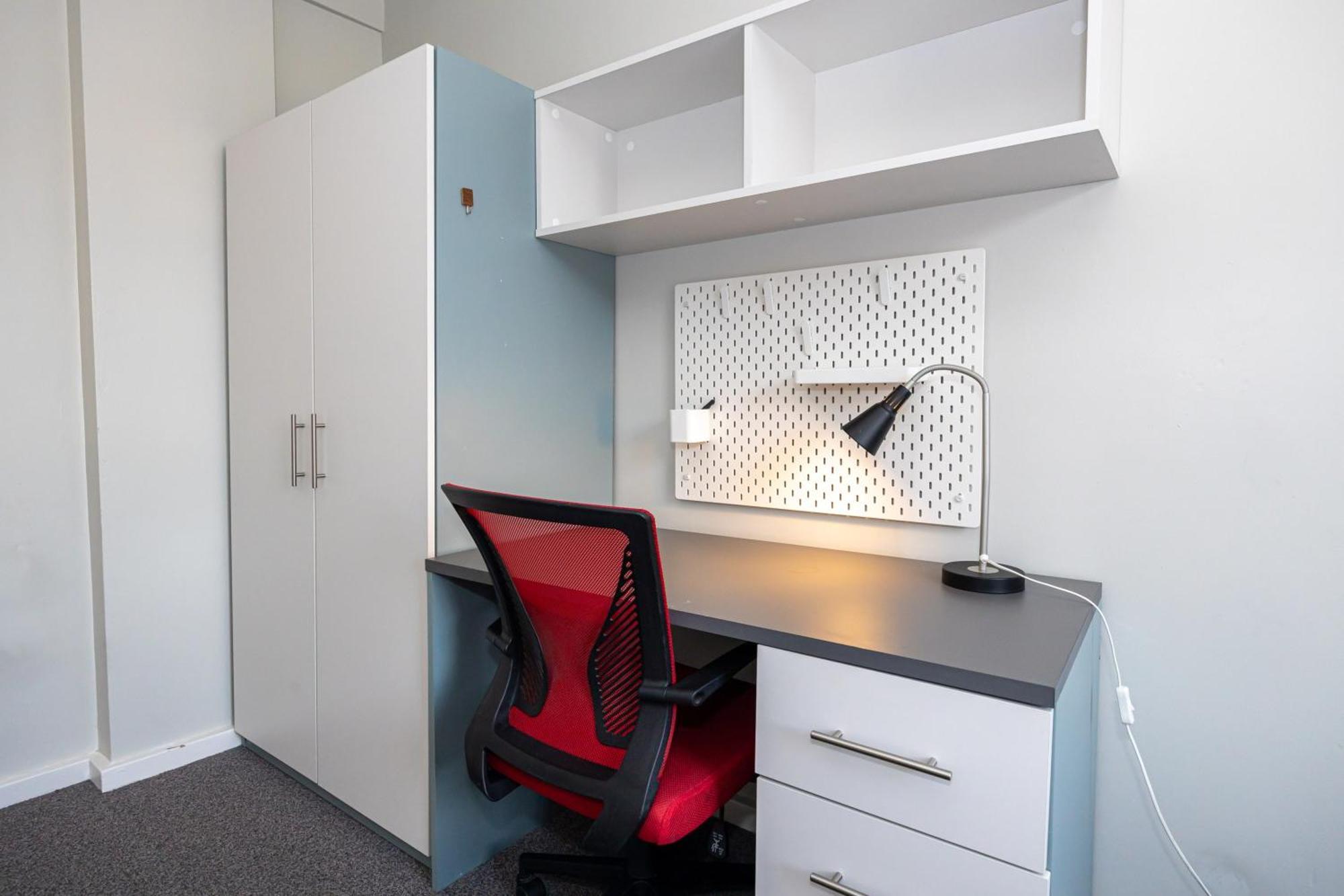 Spacious Room With Shared Facilities Лондон Экстерьер фото