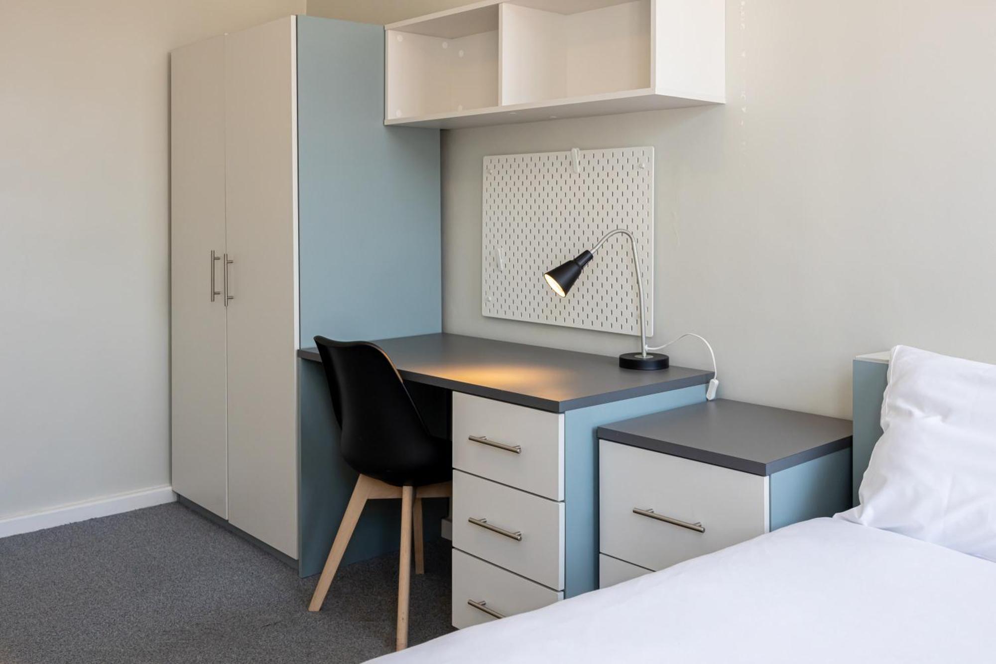 Spacious Room With Shared Facilities Лондон Экстерьер фото